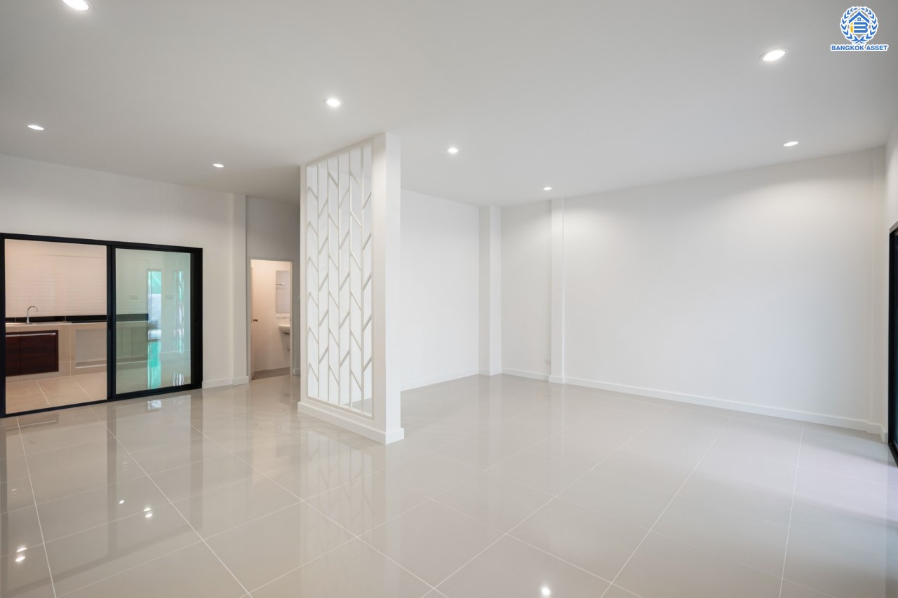 บ้านมือสองตกแต่งใหม่ หน้าโครงการติดรถไฟฟ้า "สถานีไทรม้า"!! ม.ซื่อตรง รัตนาธิเบศร์ ทาวน์เฮ้าส์ หลังใหญ่ เนื้อที่ 26 ตร.ว. ฟังก์ชัน 3 ห้องนอน 2 ห้องน้ำ 1 ที่จอดรถ ทำเลใกล้ เซ็นทรัลรัตนาธิเบศร์ และทางด่วน "งามวงศ์วาน"